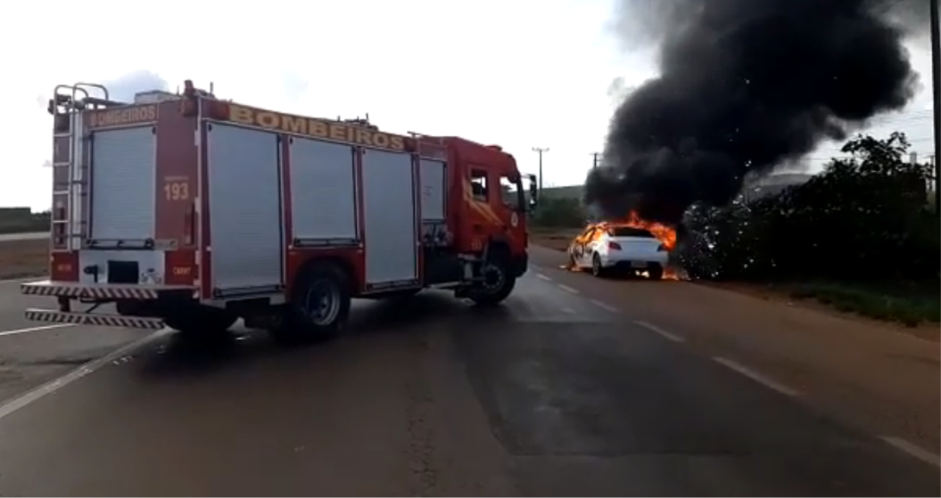 Veículo pega fogo na BR-364 em MT durante teste; assista ao vídeo