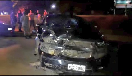 Sinop: Jovem bate carro na traseira de carreta estacionada