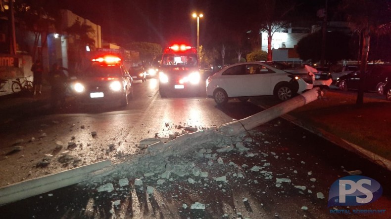 Sorriso: Dois carros derrubam postes de energia na mesma noite