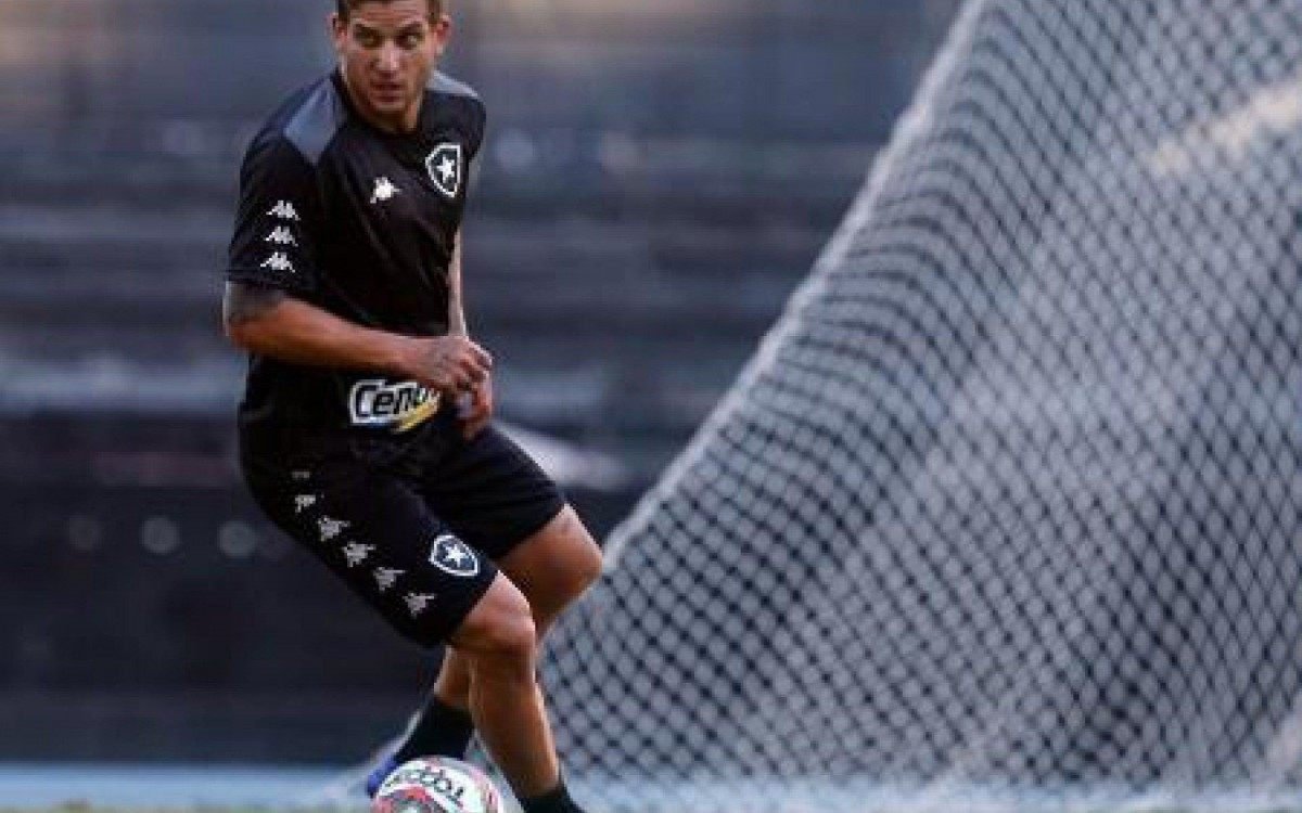Rafael Moura é apresentado ao Botafogo.Créditos: Reprodução Twitter