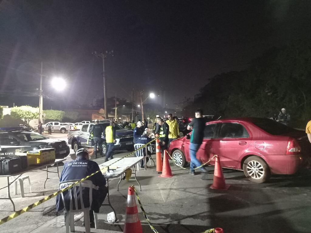 Operação Lei Seca fiscaliza mais de 100 veículos e prende 15 pessoas por embriaguez em Cuiabá