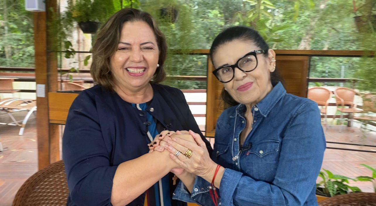 Dona Neuma recebe a jornalista Marisa Batalha no programa Mulheres que Lutam