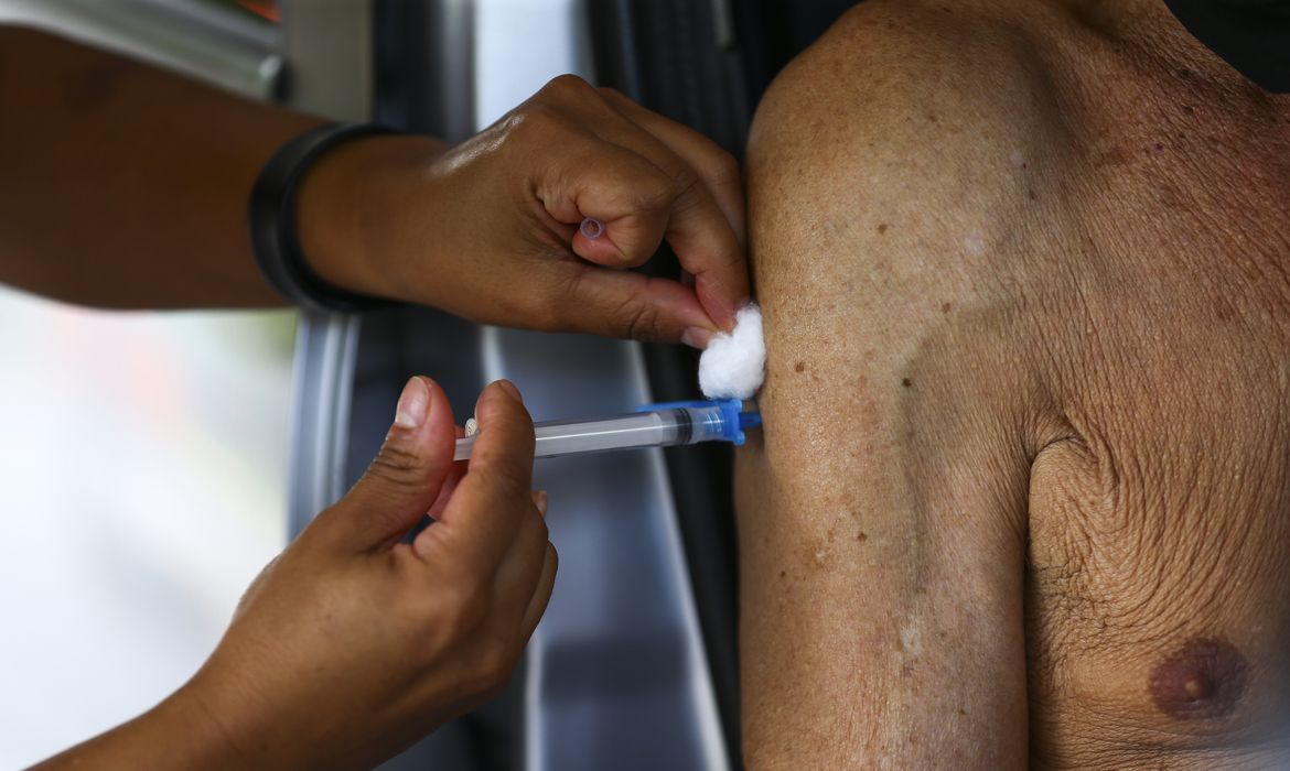Dia Nacional de Imunização: SES orienta os idosos buscarem a quarta dose da vacina contra Covid-19
